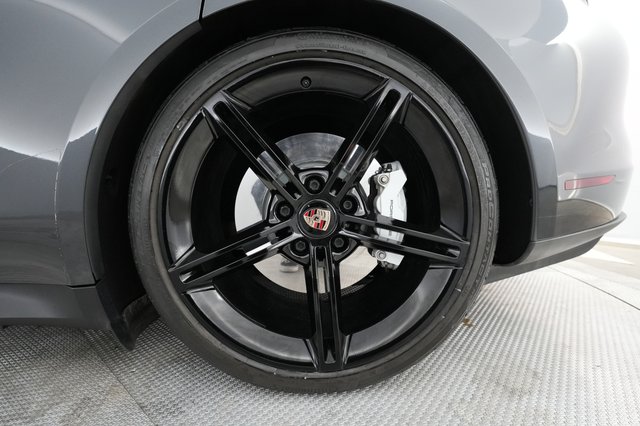 2021 Porsche Taycan — photo 15 of 31