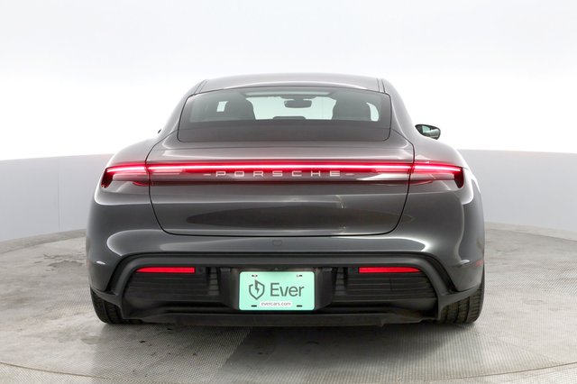 2021 Porsche Taycan — photo 12 of 31