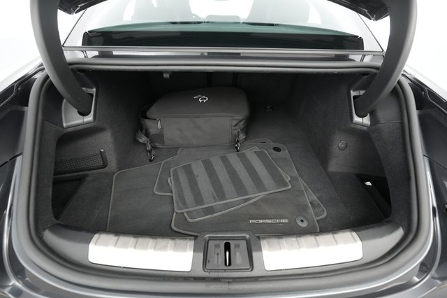 2021 Porsche Taycan — photo 6 of 31