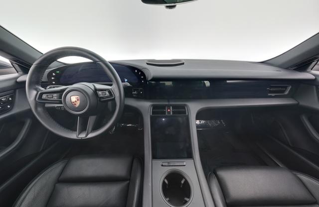 2021 Porsche Taycan — photo 4 of 31