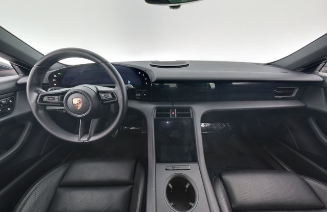 2021 Porsche Taycan — photo 4 of 31