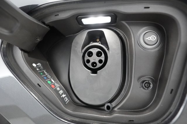 2021 Porsche Taycan — photo 20 of 31