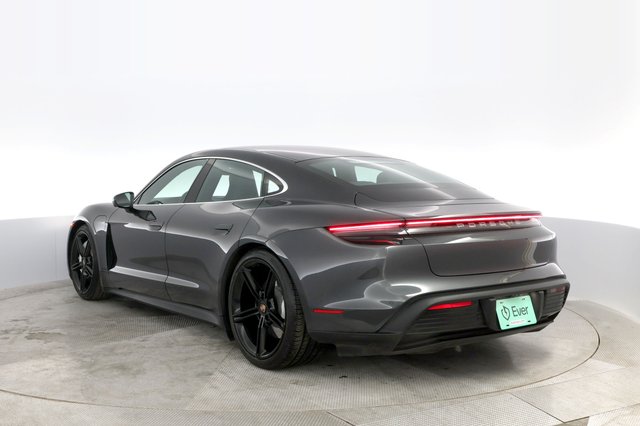 2021 Porsche Taycan — photo 13 of 31
