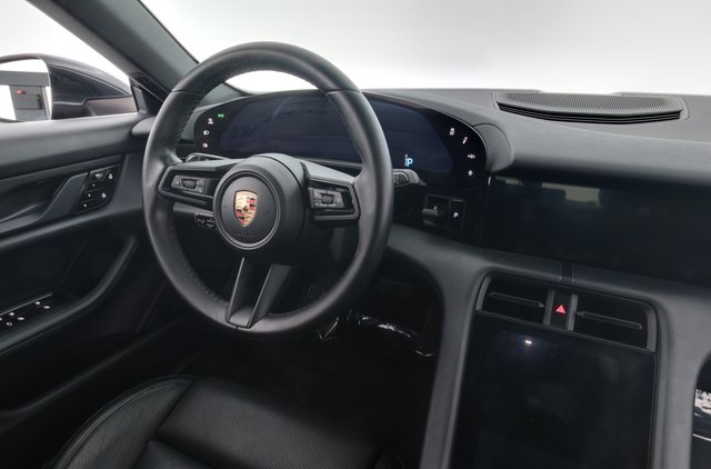 2021 Porsche Taycan — photo 18 of 31