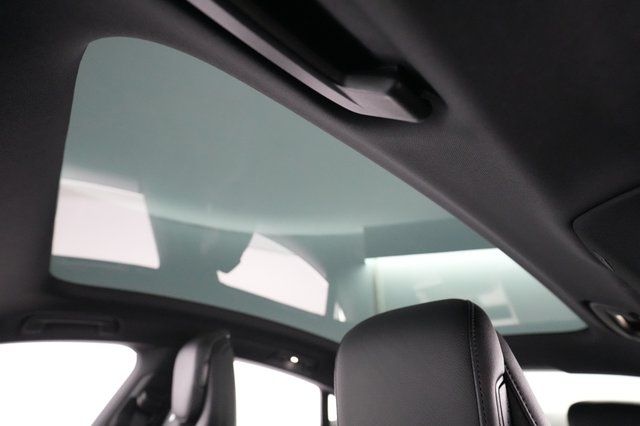 2021 Porsche Taycan — photo 19 of 31