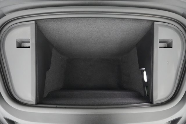 2021 Porsche Taycan — photo 21 of 31