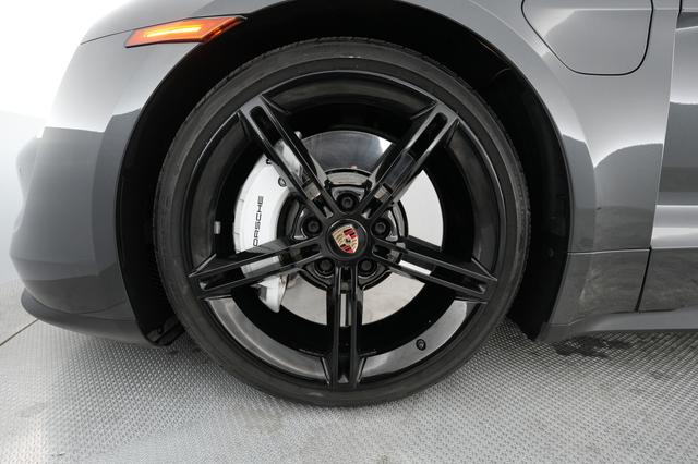 2021 Porsche Taycan — photo 7 of 31