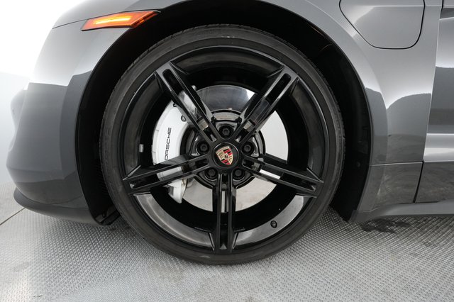 2021 Porsche Taycan — photo 7 of 31