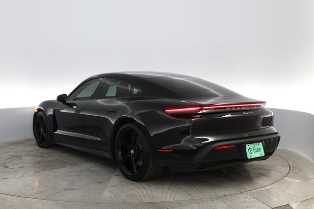 2021 Porsche Taycan — photo 10 of 35