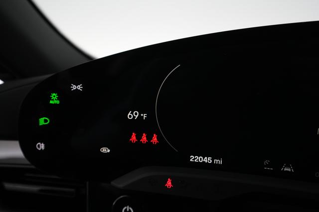 2021 Porsche Taycan — photo 5 of 35