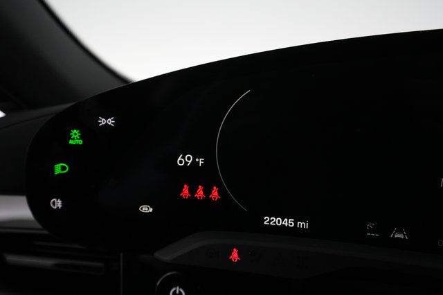 2021 Porsche Taycan — photo 5 of 35