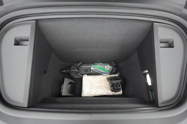 2021 Porsche Taycan — photo 19 of 35