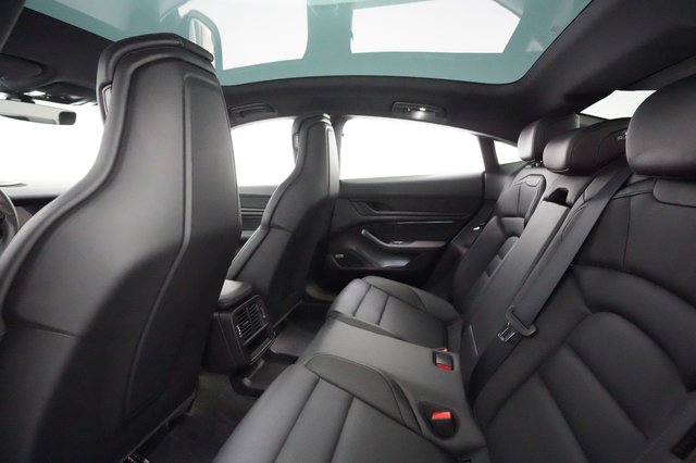 2021 Porsche Taycan — photo 17 of 35