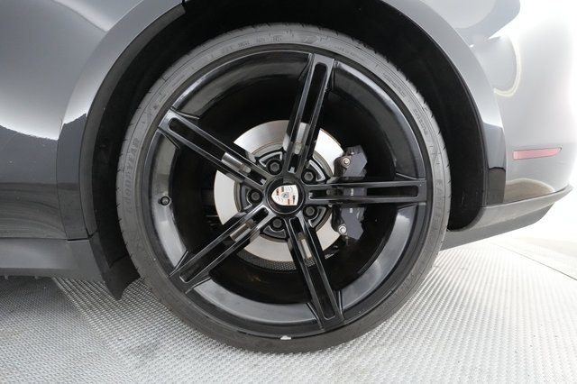 2021 Porsche Taycan — photo 13 of 35