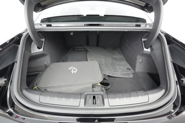 2021 Porsche Taycan — photo 21 of 35