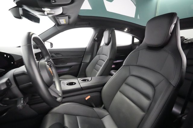 2021 Porsche Taycan — photo 16 of 35