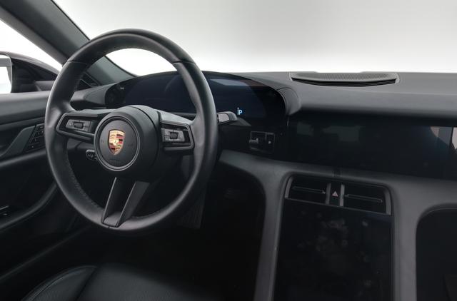 2021 Porsche Taycan — photo 3 of 35
