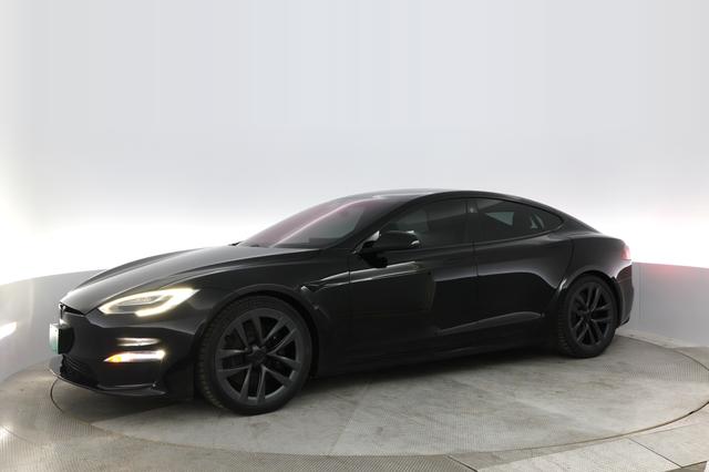 2022 Tesla Model S — photo 10 of 37