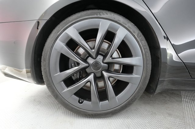 2022 Tesla Model S — photo 14 of 37