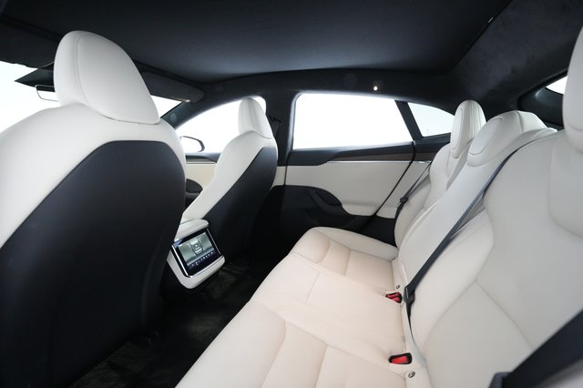 2022 Tesla Model S — photo 16 of 37