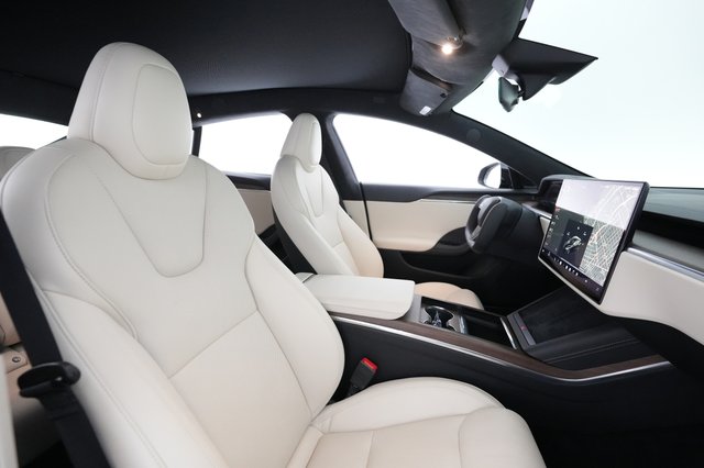2022 Tesla Model S — photo 17 of 37