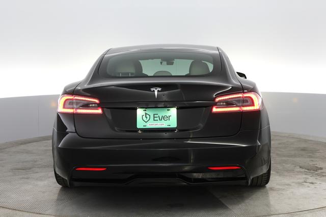 2022 Tesla Model S — photo 8 of 37