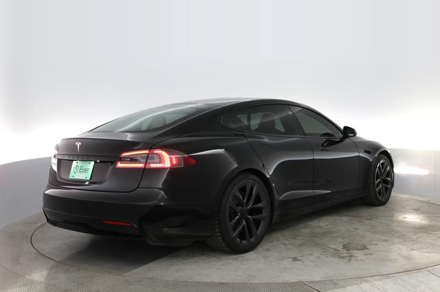 2022 Tesla Model S — photo 2 of 37