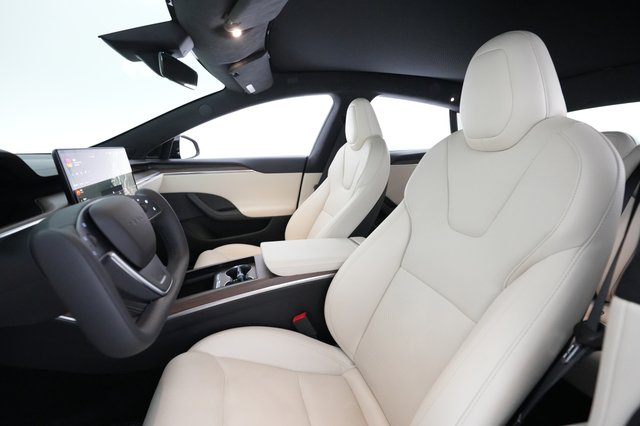 2022 Tesla Model S — photo 15 of 37