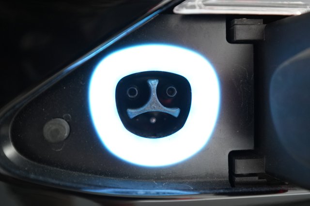 2022 Tesla Model S — photo 19 of 37