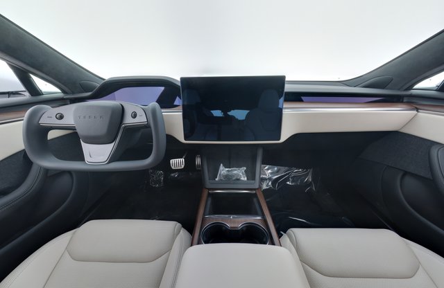 2022 Tesla Model S — photo 19 of 41