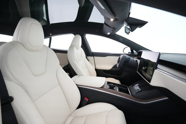 2022 Tesla Model S — photo 18 of 41