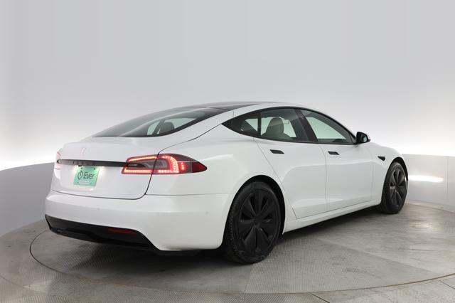 2022 Tesla Model S — photo 2 of 41