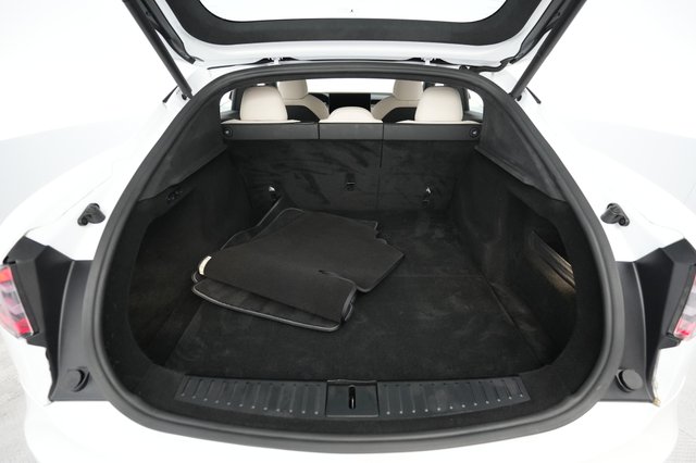 2022 Tesla Model S — photo 23 of 41
