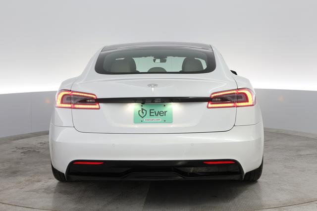 2022 Tesla Model S — photo 9 of 41