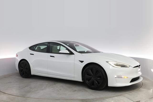 2022 Tesla Model S — photo 8 of 41