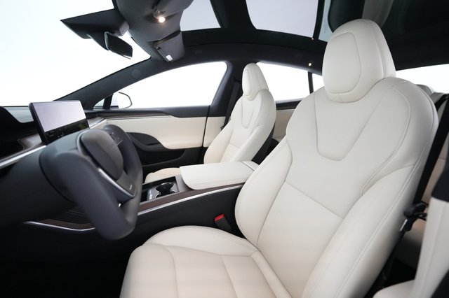 2022 Tesla Model S — photo 16 of 41