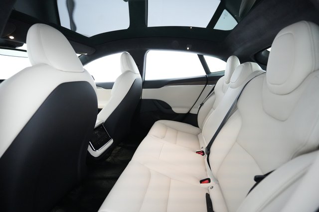 2022 Tesla Model S — photo 17 of 41