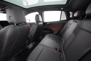 2022 Volkswagen ID.4 — photo 17 of 29