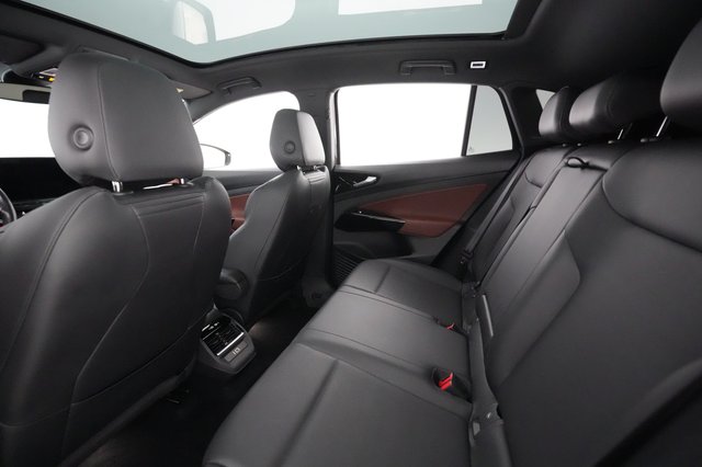 2022 Volkswagen ID.4 — photo 17 of 29