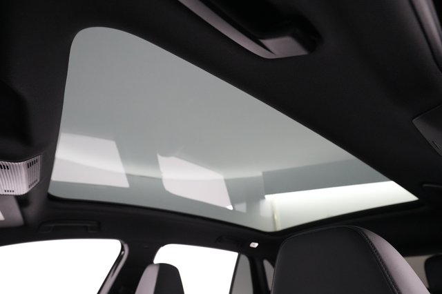 2022 Volkswagen ID.4 — photo 21 of 29