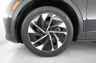 2022 Volkswagen ID.4 — photo 12 of 29