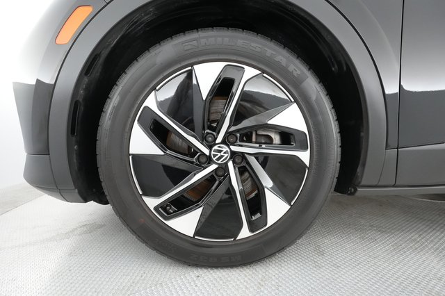 2022 Volkswagen ID.4 — photo 12 of 29
