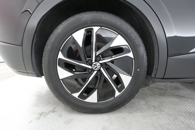 2022 Volkswagen ID.4 — photo 15 of 29