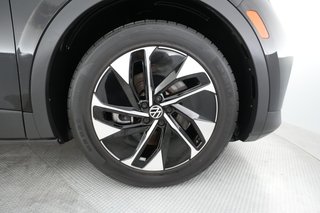 2022 Volkswagen ID.4 — photo 14 of 29