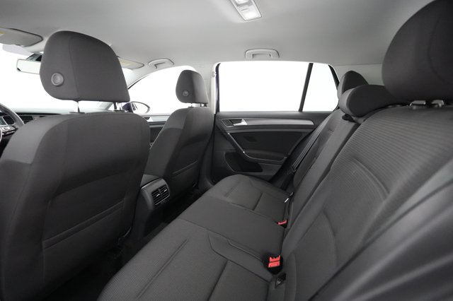 2019 Volkswagen e-Golf — photo 16 of 40