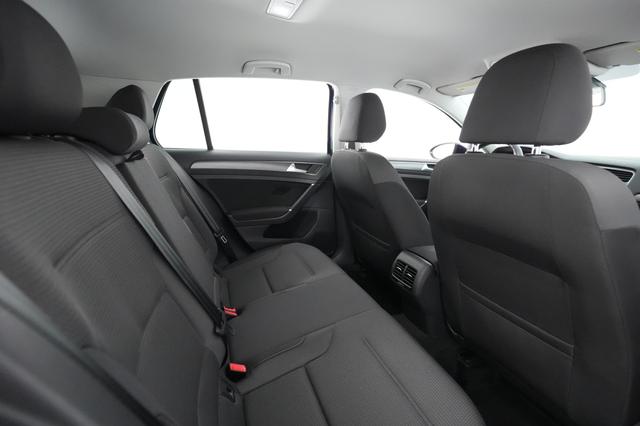 2019 Volkswagen e-Golf — photo 3 of 40