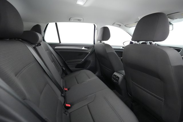 2019 Volkswagen e-Golf — photo 3 of 40