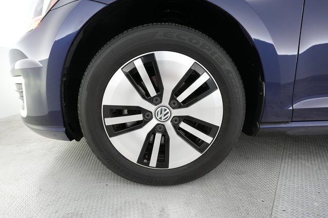 2019 Volkswagen e-Golf — photo 11 of 40