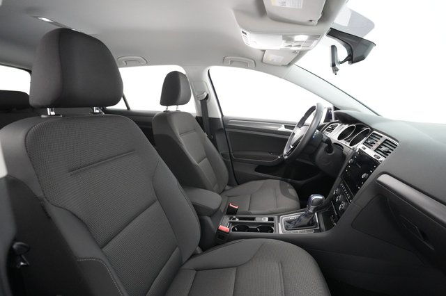 2019 Volkswagen e-Golf — photo 17 of 40