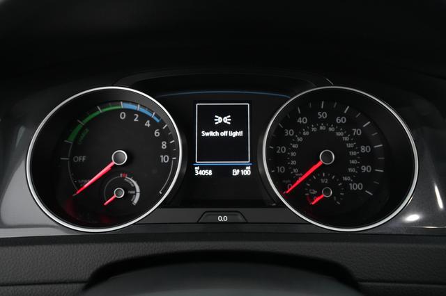 2019 Volkswagen e-Golf — photo 4 of 40